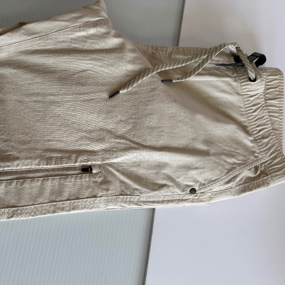 Vuori Women's Ripstop Pant  SZ Large NWOT